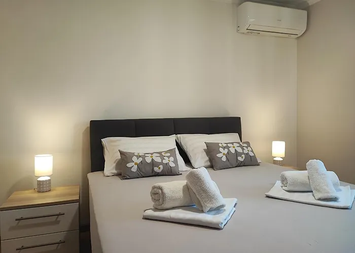 Sea View Ana With A Private Jacuzzi Opatija 公寓